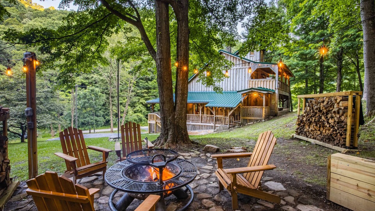 Ansted Cabin | OFF GRID GETAWAY! BRING ATV.Mountain cabin close to New River Gorge.