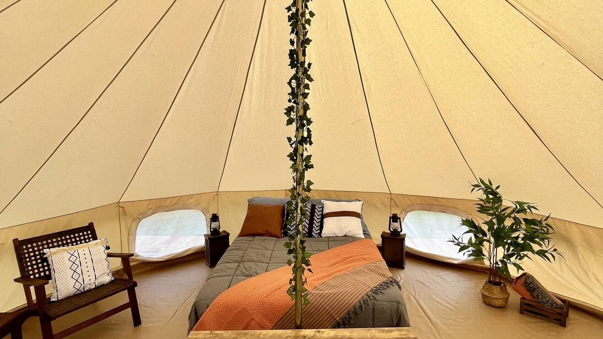 Sioux Narrows Nestor Falls House | Off Grid Glamping Tent with shared Hot tub, and Sauna!