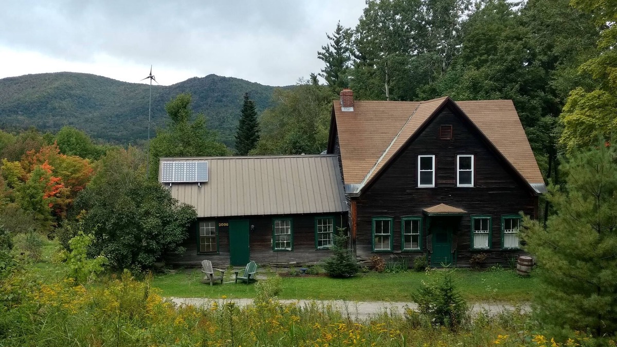 Moretown House | Off Grid Mountain Farmhouse with amazing views, soaking tub, seclusion, internet