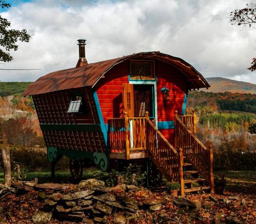 Roxbury House | Off-Grid Rustic Glamping Experience Ideal to Reconnect in NY