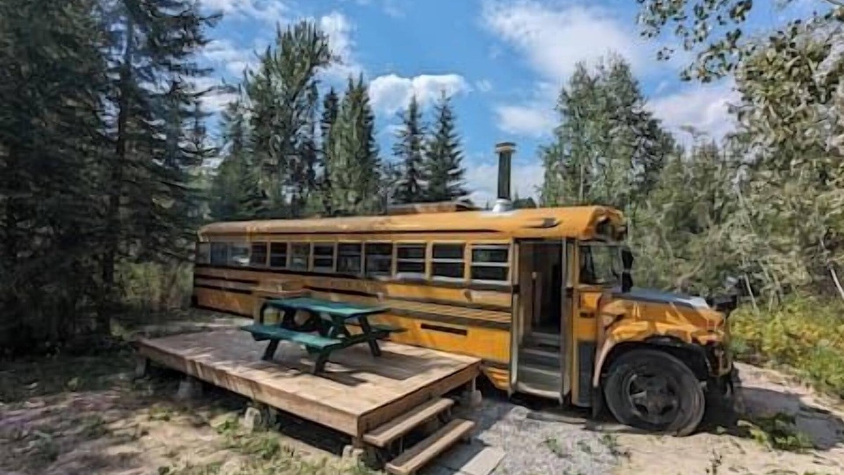 Blaeberry House | Off-Grid Skoolie Retreat