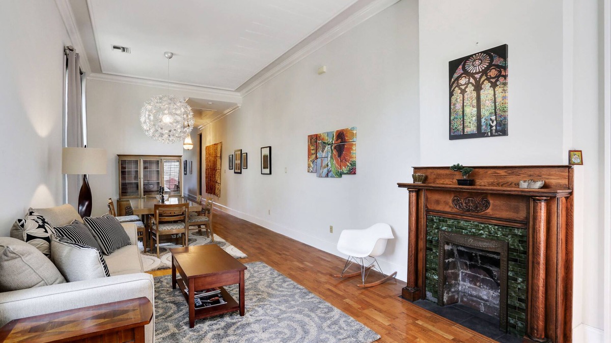 West Riverside House | Off Magazine St., Spacious, Charming Walk to Whole Foods, bars and shops
