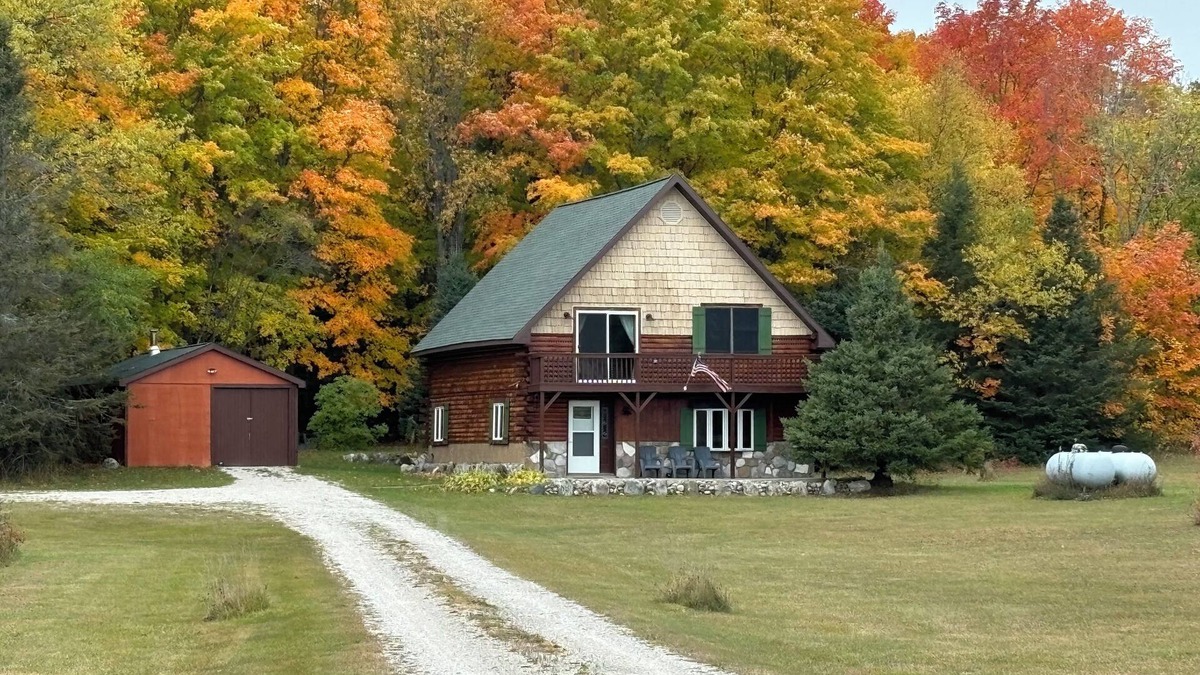 Shingleton House | Off-road vehicle trail access from driveway