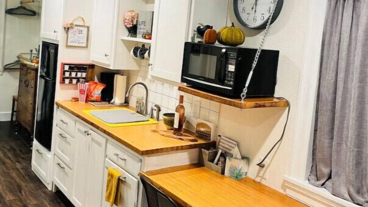 Conroe House | Off The Beaten Path Country Cottage