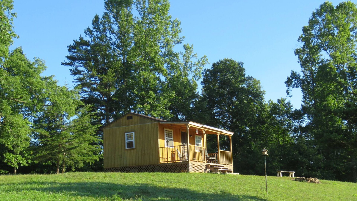 East Bernstadt Cabin | Off The Grid Camping Cabin: Private, Beautiful Views!