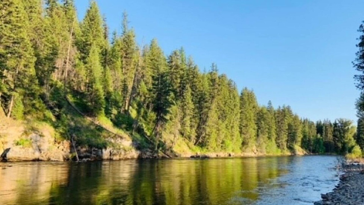 Beaverdell RV Rental | Off The Grid R&R On The Kettle Valley River