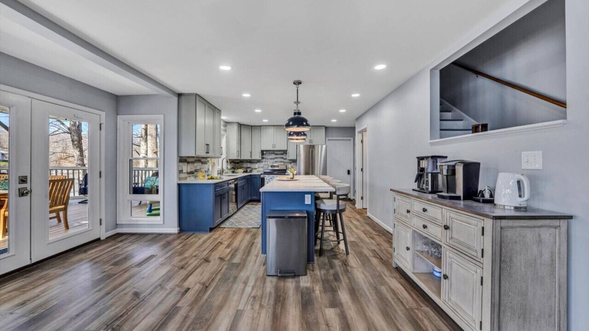 Westlake Corner House | Off The Grid - Waterfront