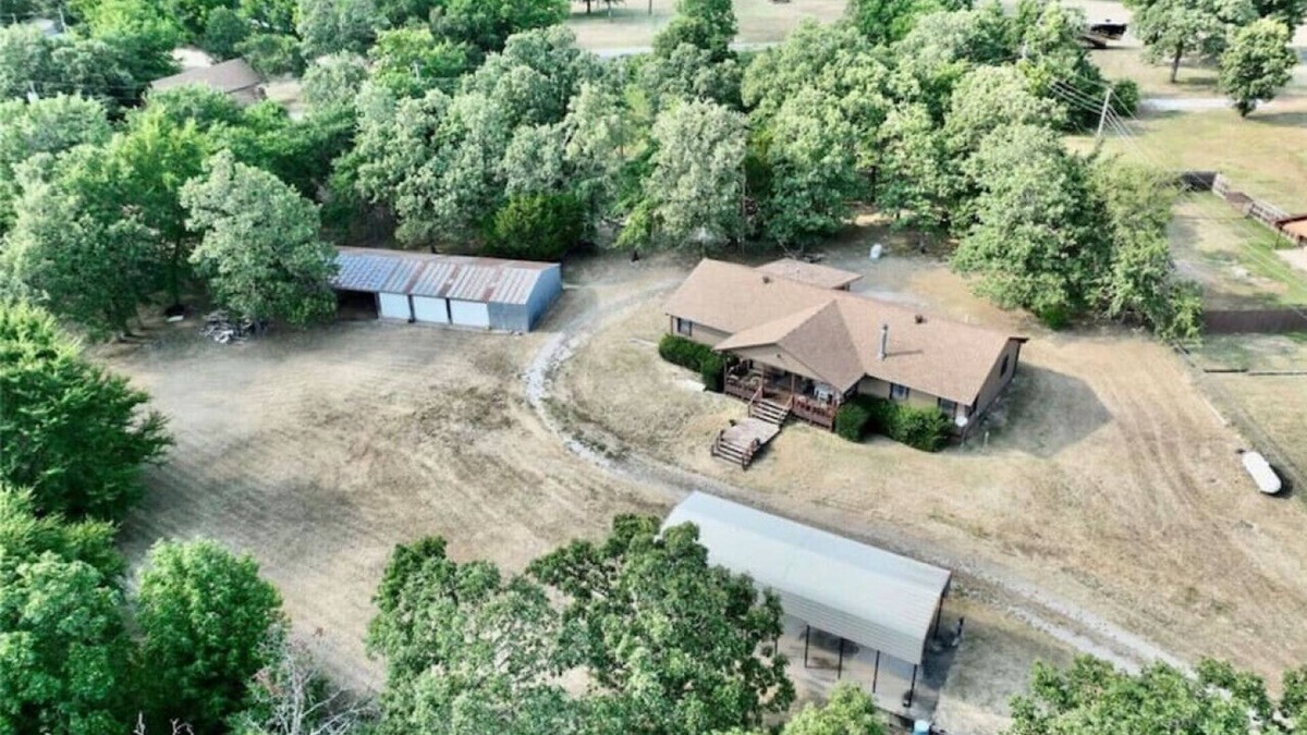 Eufaula House | “Off the Hook” lakefront @ Eufaula Cove