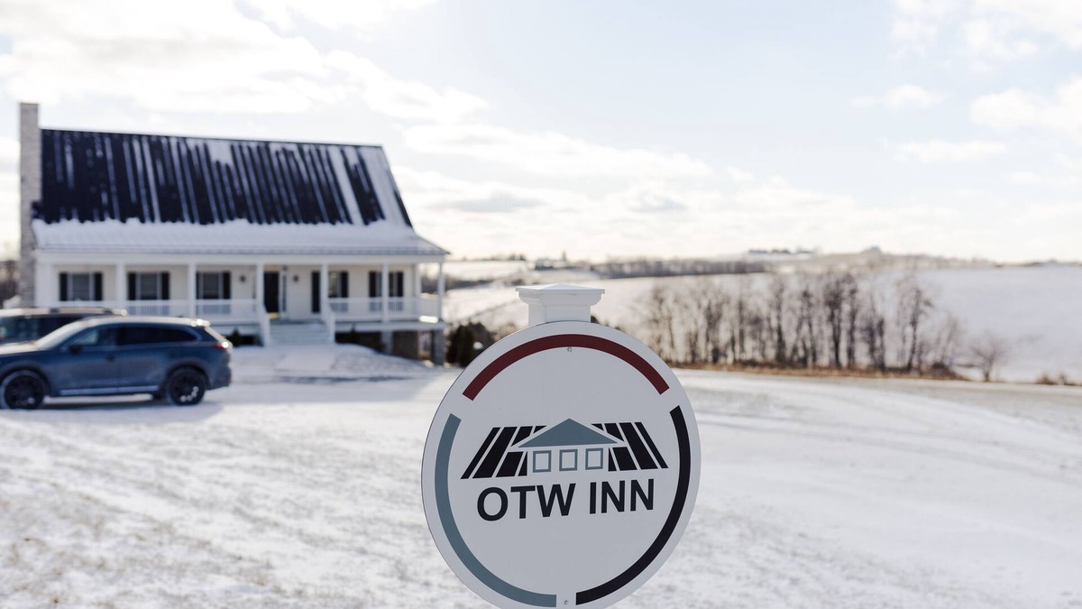 Millersburg House | Off The Wall Inn: Premier Large Group House in Holmes County
