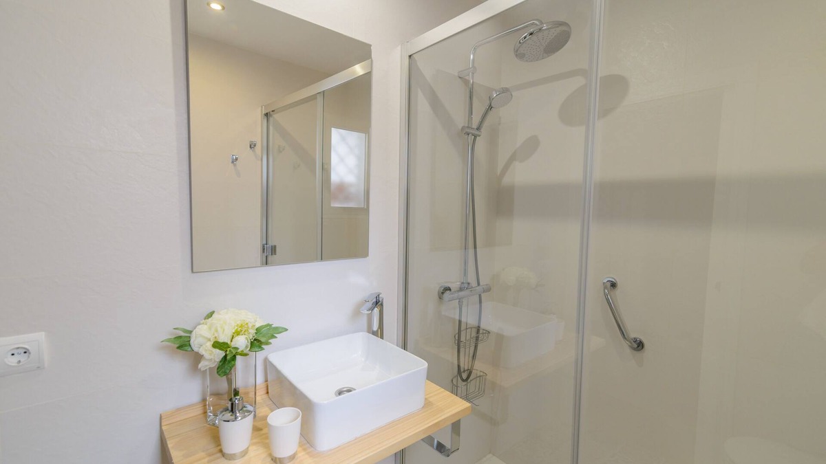 Perchel Sur Apartment | OFFER Cozy Flat In The Historic City Center Of Malaga. FREE PARKING, WIFI, PATIO