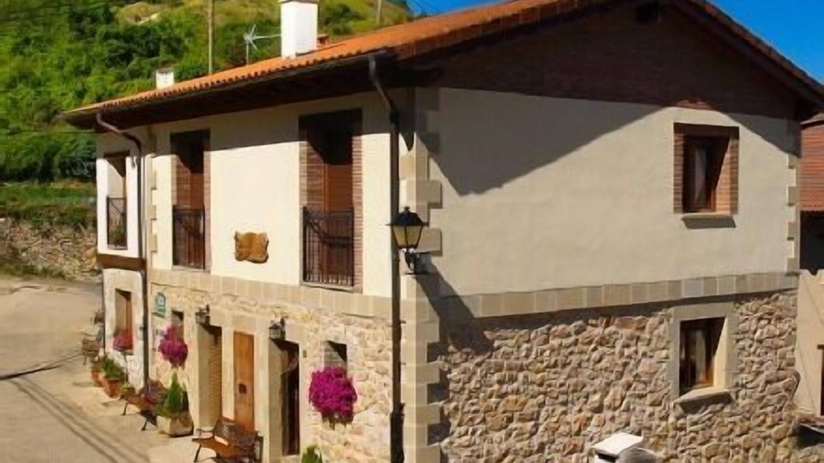 Bernedo Cottage | OFFER - Self catering Gaztelubidea for 4 + 2 persons