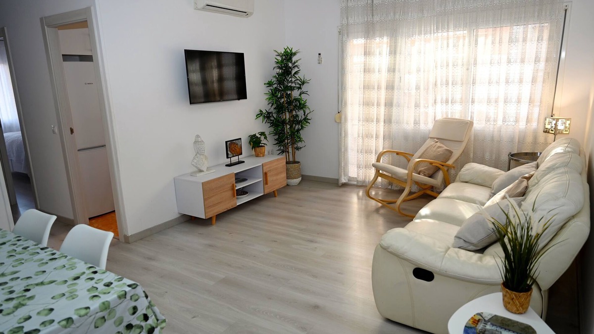 Badalona Apartment | OFFER, SPACIOUS confortable 3 BEDROOMS , CLIMATISSATION + FREE WIFI