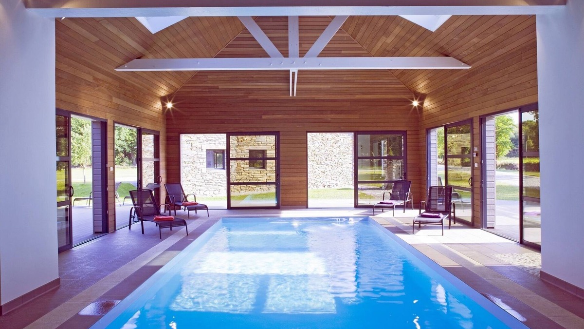 Quelneuc Cottage | OFFER: Very nice cottage with indoor pool heated all year round to 29°.