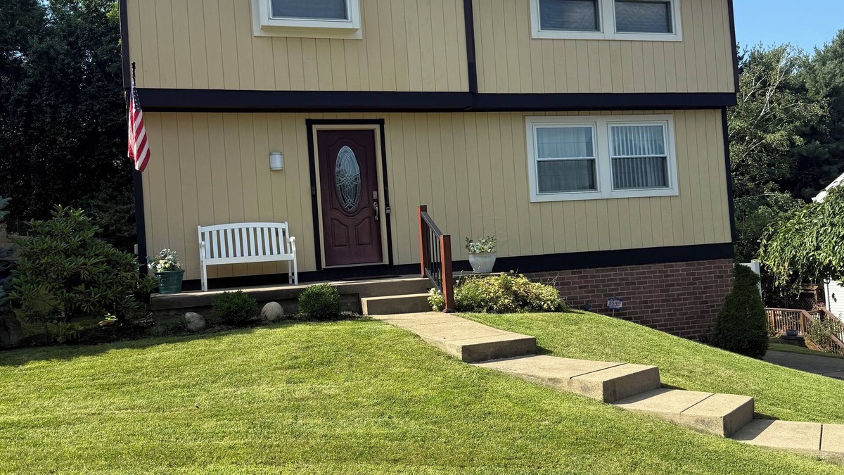 Penn Hills House | Offering 50 % discounts on stays of 28 days or more! 10% on 7 or more days!