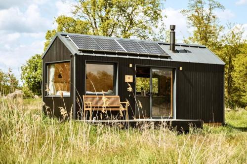 Seelow Resort | Offgrid Cabin am See in Brandenburg Tiny House Natururlaub bei Berlin