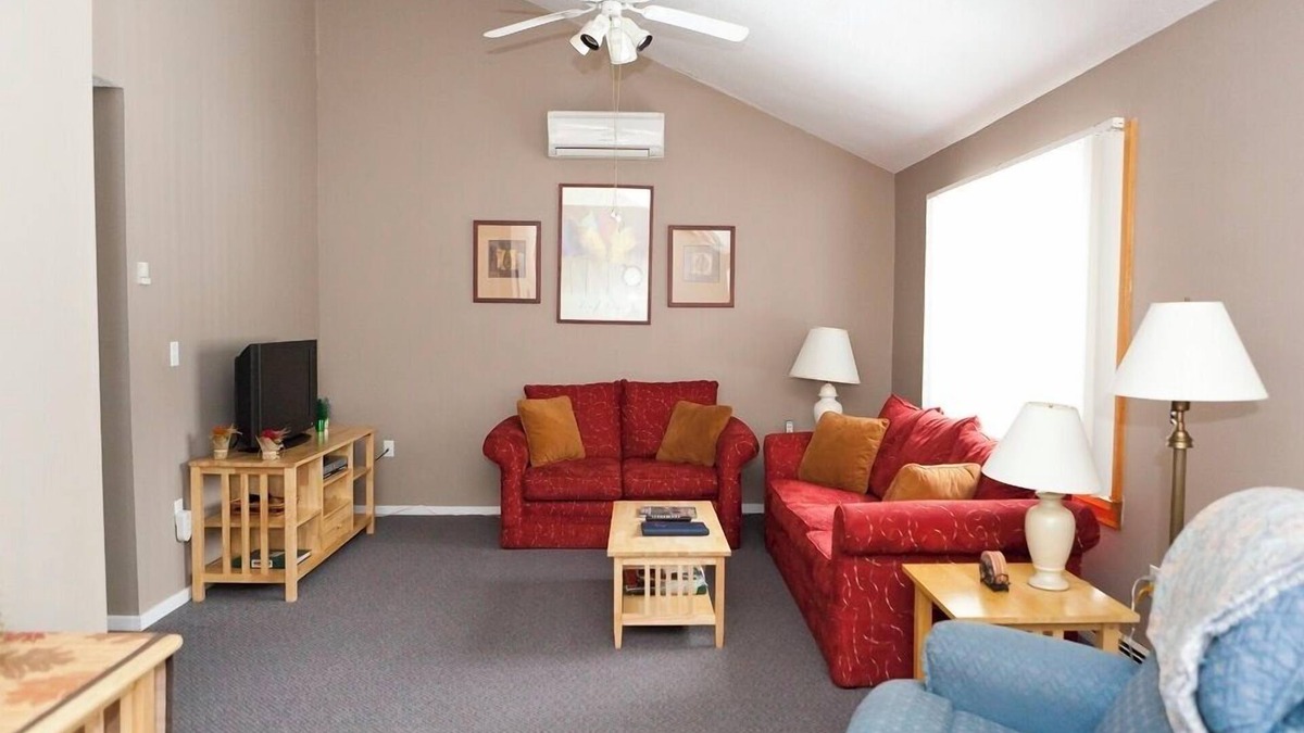 Bartlett Condo | Official Seasons RMC Condo 15F - 1 Bedroom + Loft - Sleeps 9 - No Fees