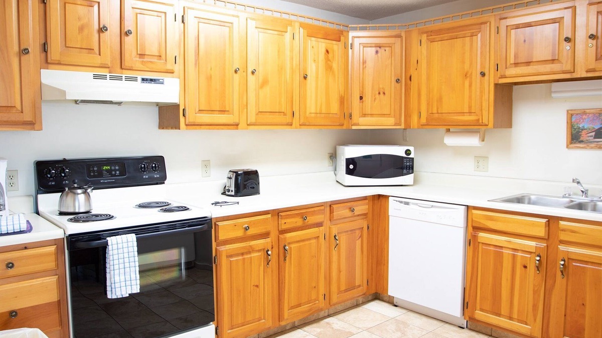Bartlett Condo | Official Seasons RMC Condo 16G - 2 bedrooms + loft - sleeps 9 - Dog Fees