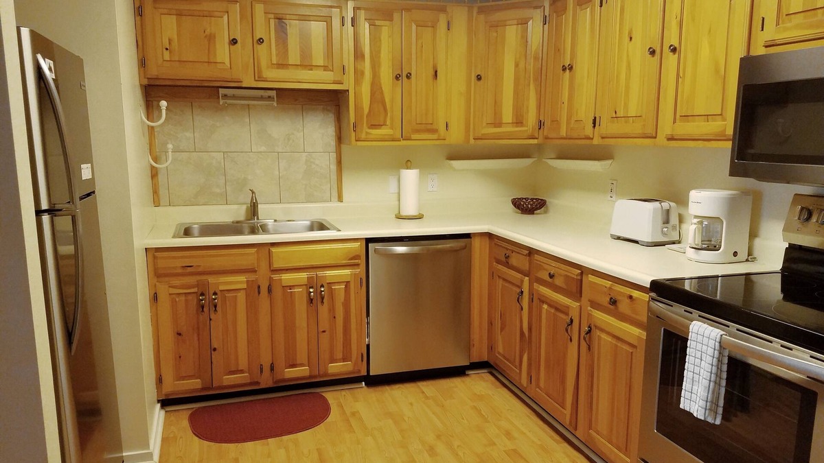 Bartlett Condo | Official Seasons RMC Condo 11B - 2 Bedroom - sleeps 6 - Dog Fees