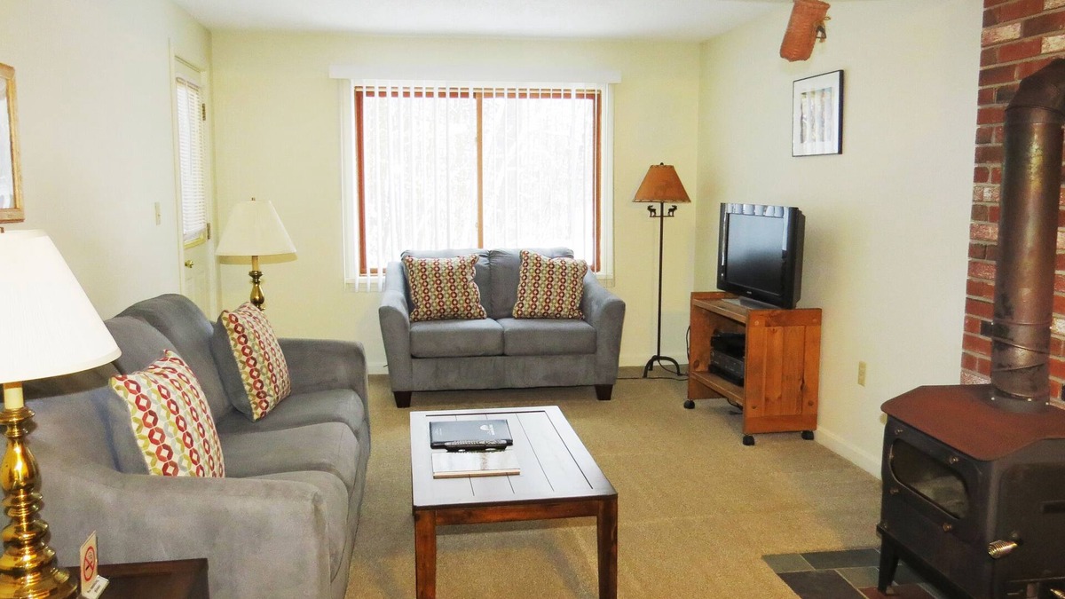 Bartlett Condo | Official Seasons RMC Condo 15A - 2 Bedroom - sleeps 8 - Dog Fees