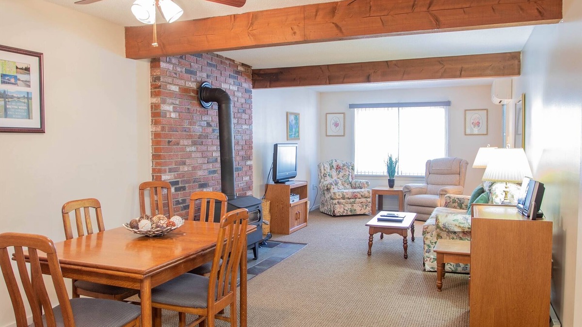 Bartlett Condo | Official Seasons RMC Condo 17D- 2 Bedrooms - Sleeps 6 - No Fees