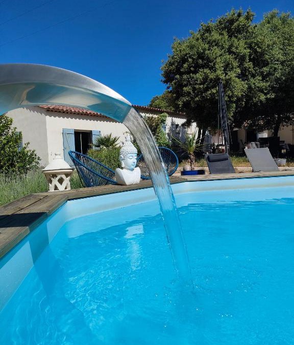 Sillans-la Cascade Bed & Breakfast | OFILDLEAU