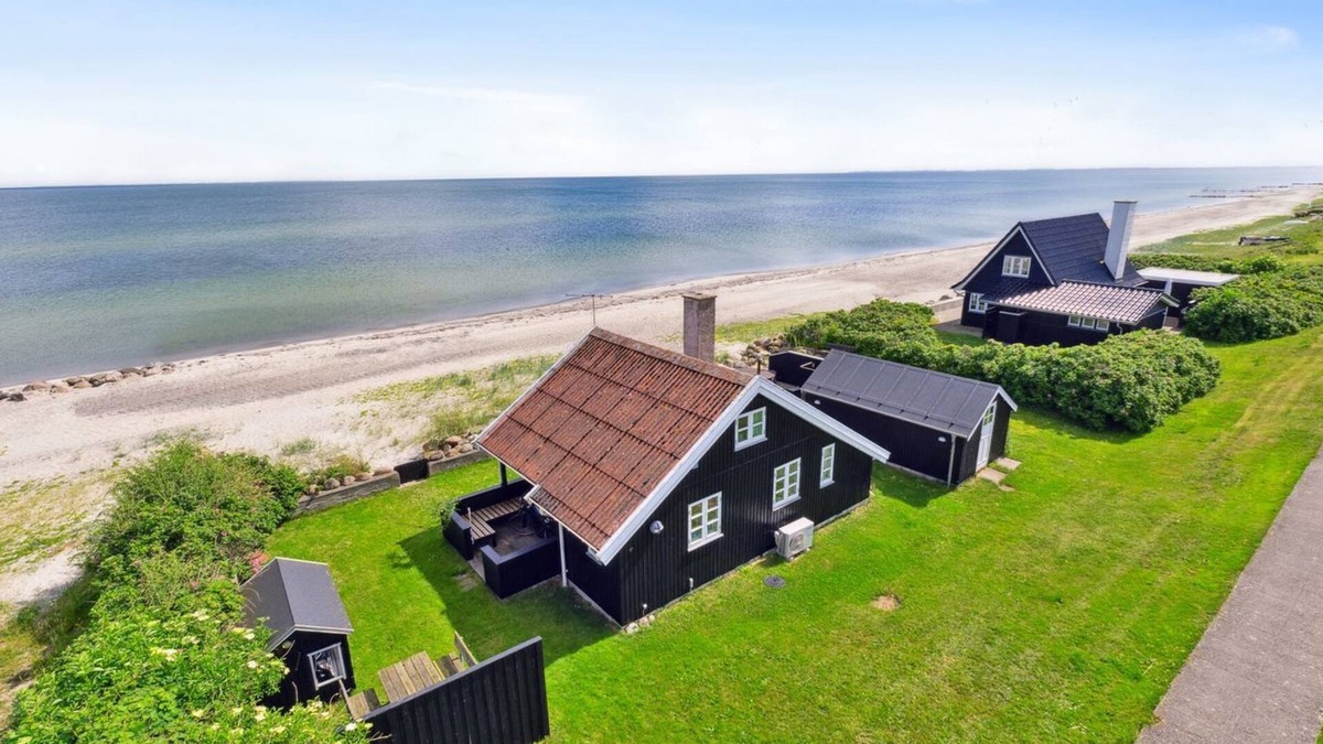 Tørresø House | "Ofrath" - 5m from the sea by Interhome