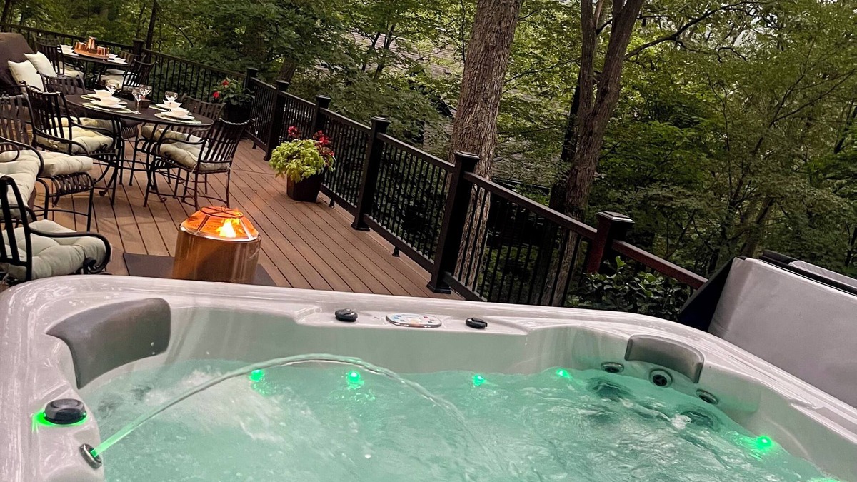 Wintergreen House | Oh Deer NEW LUXURY-renovated, hot tub/sauna, views