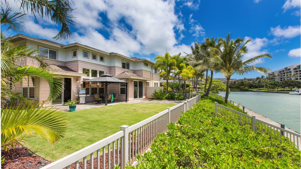 Hawaii Kai Condo | Ohana Kai: Modern Water Front Condo w/Gorgeous Views, A/C, Yard, & Shared Pool