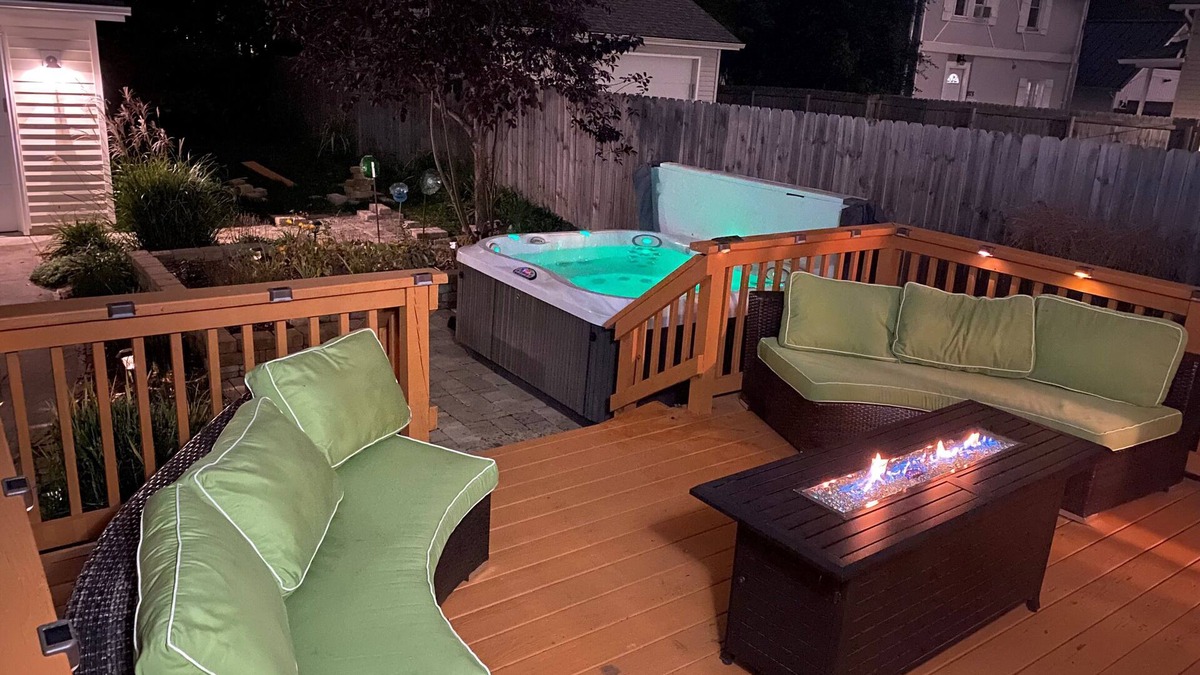 Detroit - Shoreway House | Ohio City Getaway W/Hot Tub, Pool Table and more!