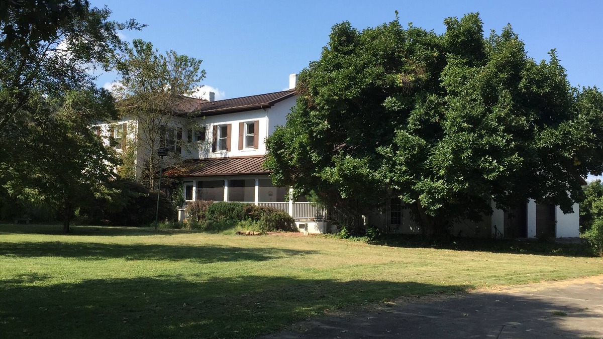 Scottown House | Ohio River Manor House Experience the peace and quiet of a country residence!
