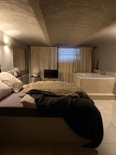 Ostrava City Centre House | OhMySpa - Bed & Bath