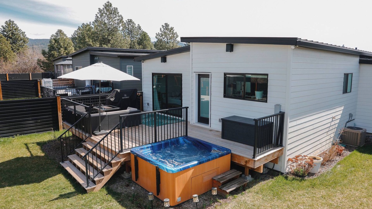 Central Okanagan House | Okanagan 3br w/Hot Tub - Wine, Lakes, Pickleball