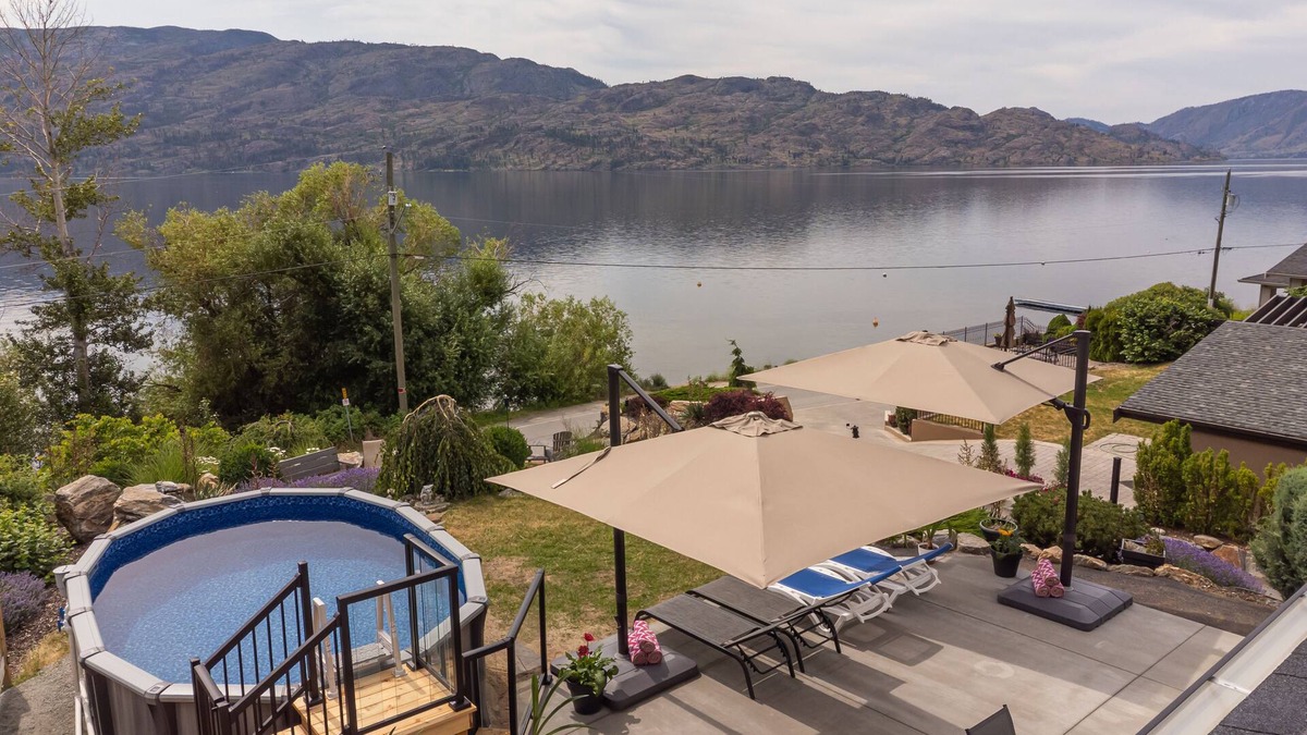 Central Okanagan House | Okanagan | LakesideHome | HotTub & Pool | Licensed