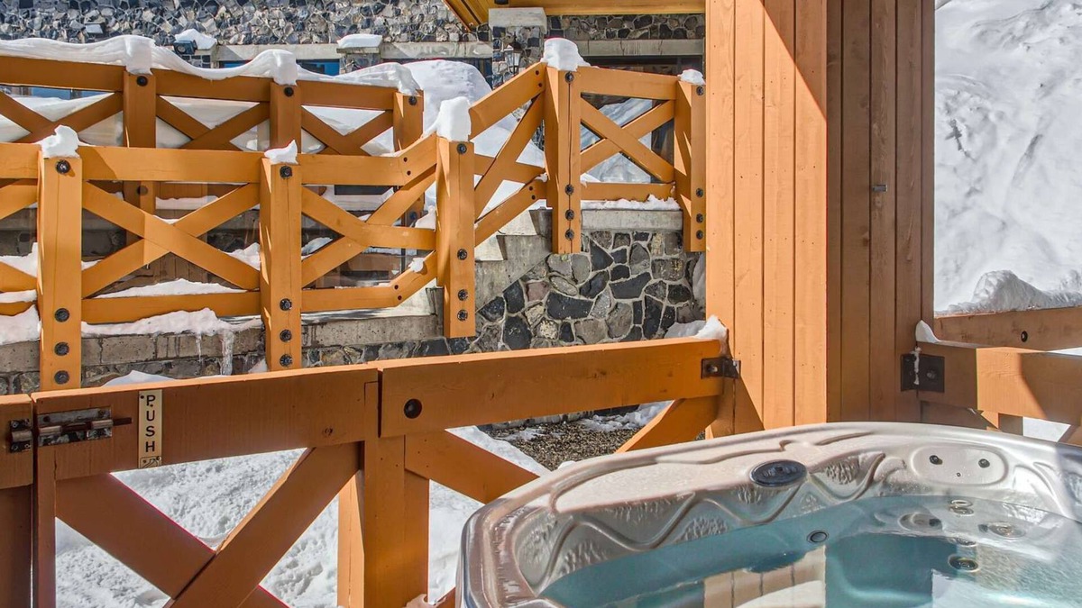 Big White Ski Resort Condo | Okanagan - Stonegate Resort Unit C103