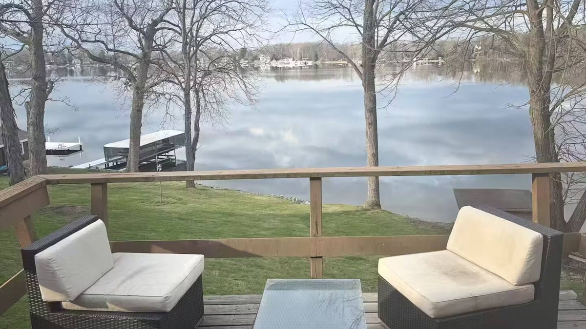 Okauchee Lake House | Okauchee Lake Home with Over 100 Feet of Frontage