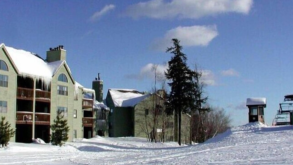 Ludlow Condo | Okemo Mountain Slopeside Vacation Condo