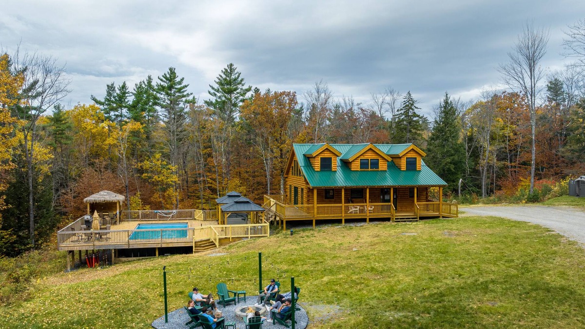 Cavendish Cabin | Okemo Oasis - Cabin: Hot Tub, Fire Pit, Pool Table, Shuffleboard Table, Sledding