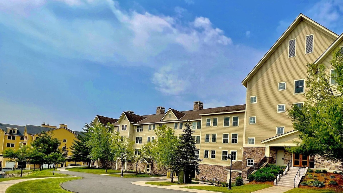 Ludlow Condo | Okemo's Jackson Gore-1 Bedroom Condo/Direct Ski Access. Walk to Pool & hot tubs