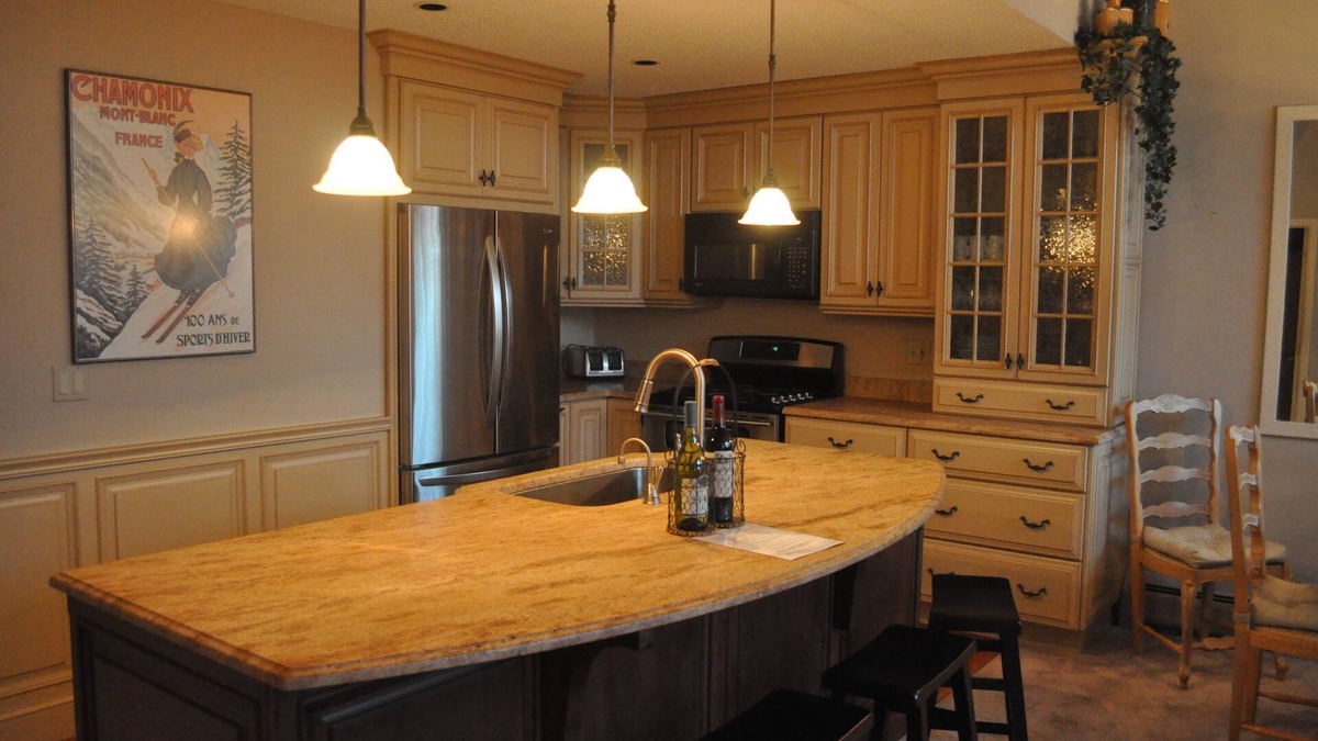 Ludlow Condo | Okemo Slopeside, luxury 4 Bdrm: 200 yard EZ walk to slope, ski right to condo