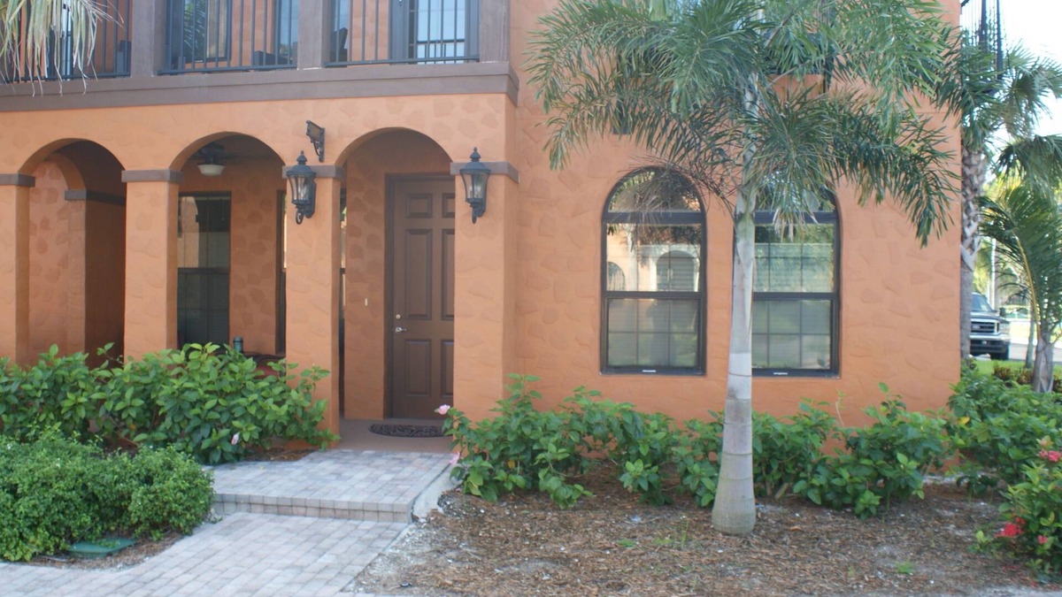Ole Condo | Olé Lely, Corner 2 Bedroom, 2 Bath, Sleeps 6. Professionally Decorated.1st Floor