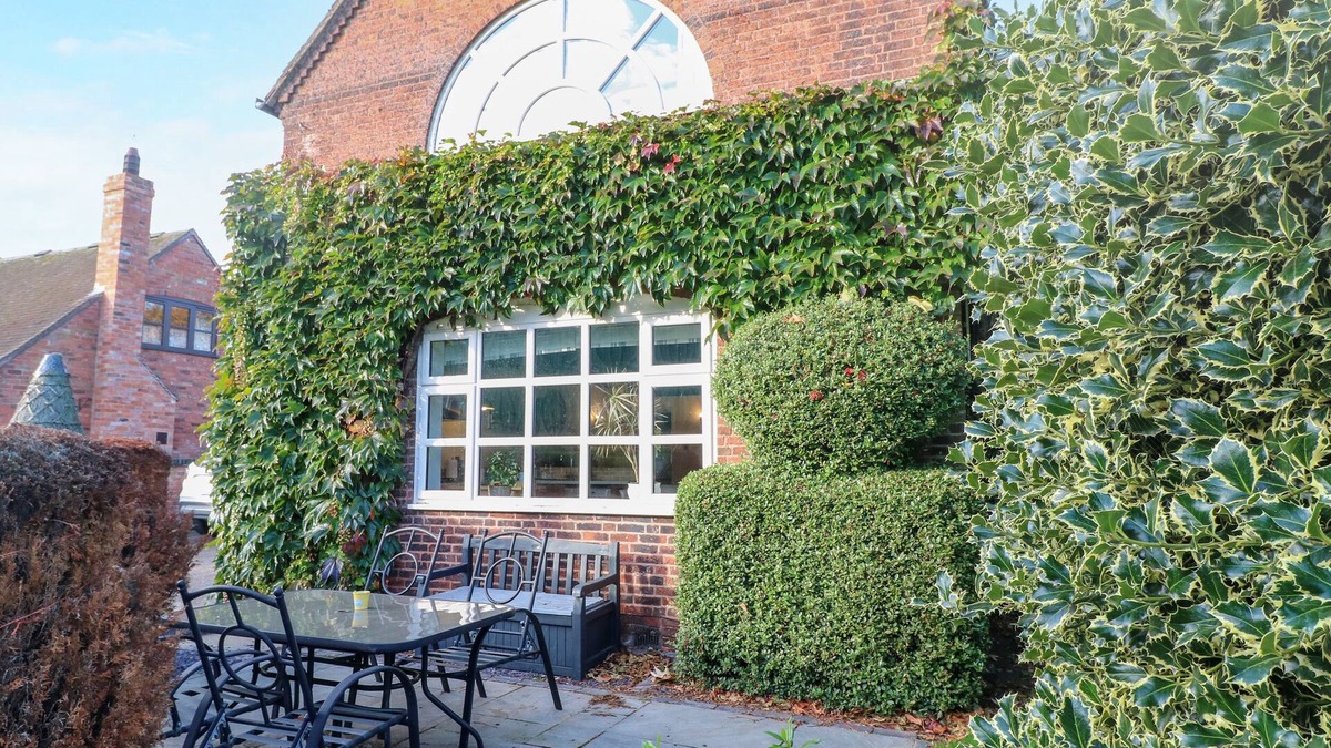 Lichfield Cottage | OLD BARN, pet friendly, with a garden in Whittington, Staffordshire