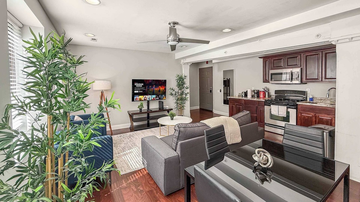Old City Apartment | Old City Gem | Chic 2BR Retreat with Modern Comfort