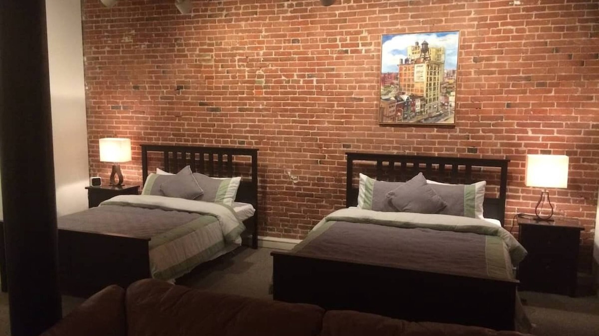 Center City East Condo | Old City - Spacious Bii-Level Loft