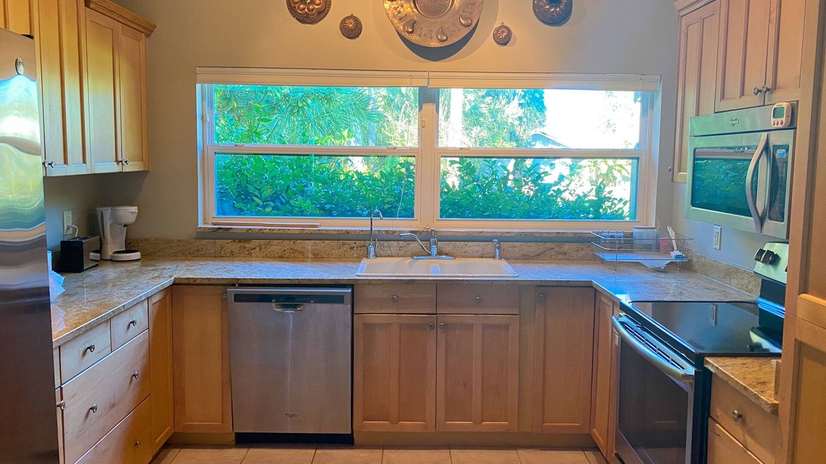 Inglis House | Old European Style Cottage, sleeps 2, very comfortable