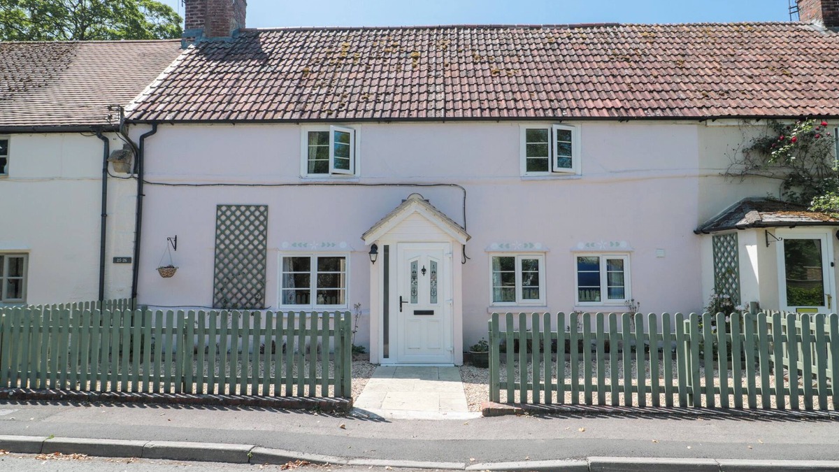 Sherrington Cottage | OLD FARM COTTAGE, pet friendly, character holiday cottage in Codford