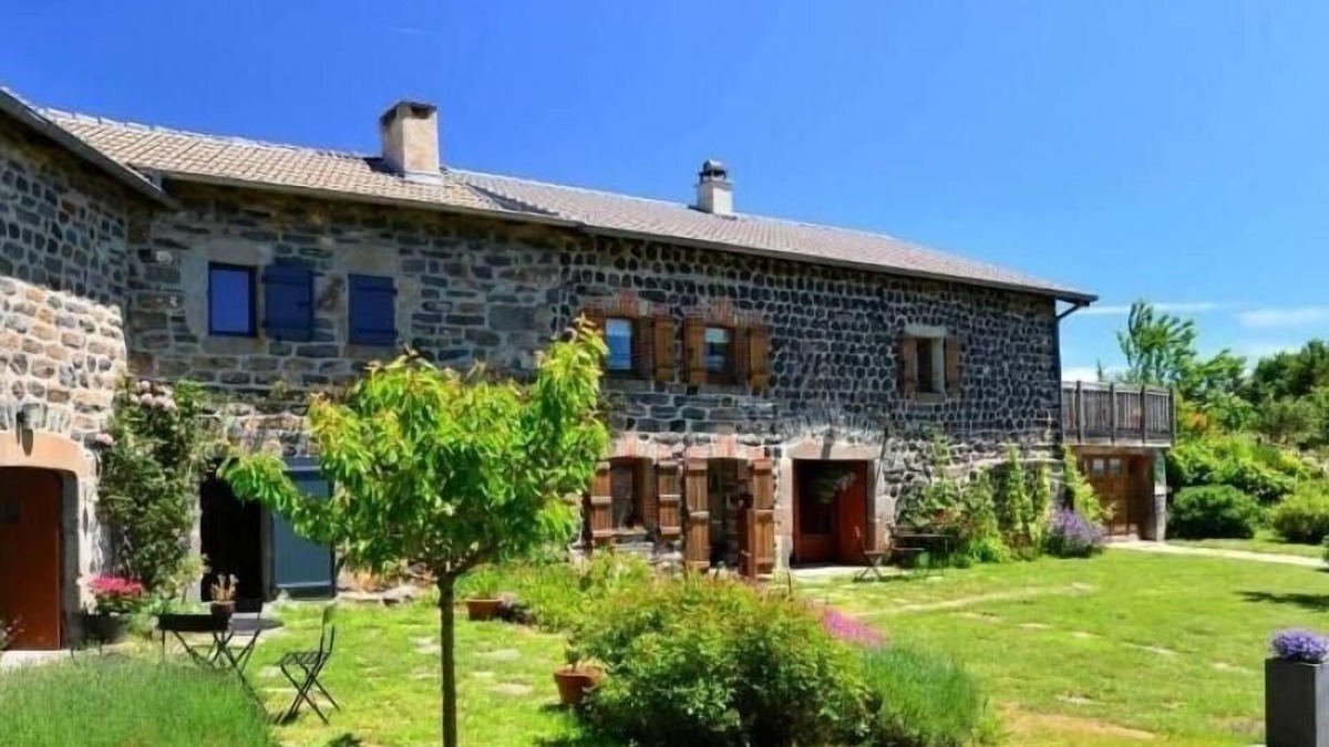 Araules Cottage | Old farm with covered terrace at the foot of Pic du Lizieux
