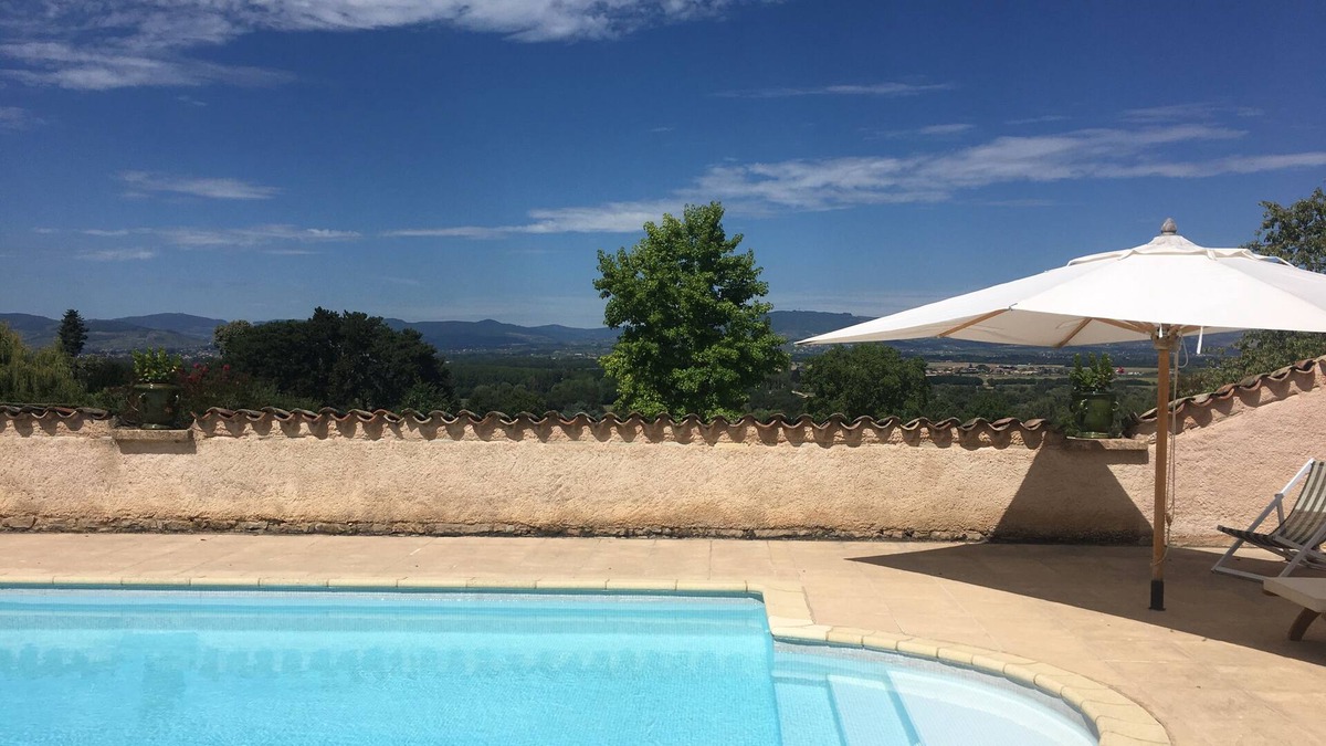 Genouilleux House | Old farmhouse completely renovated, breathtaking views of the Beaujolais