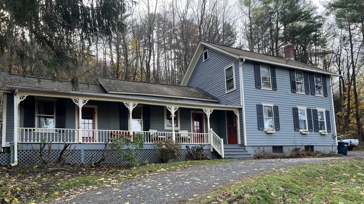 South Lee House | Old Farmhouse In The Woods