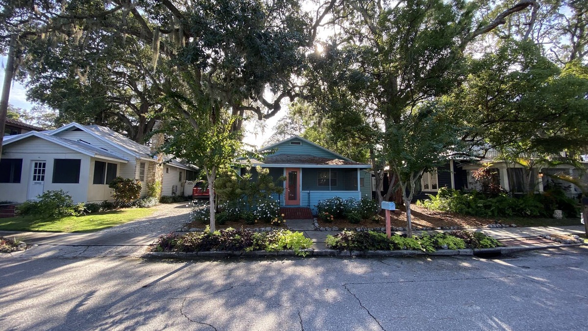 Laurel Park House | Old Florida bungalow in Sarasota‘s best location