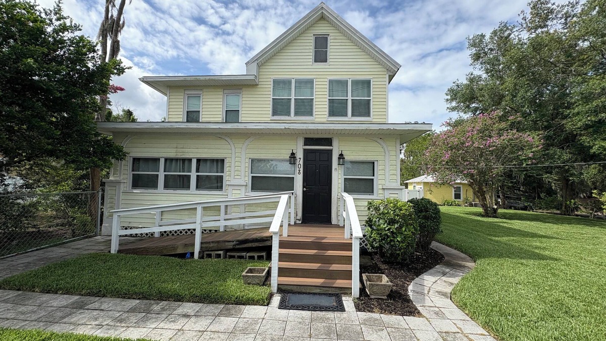 Eustis House | Old Florida Charm